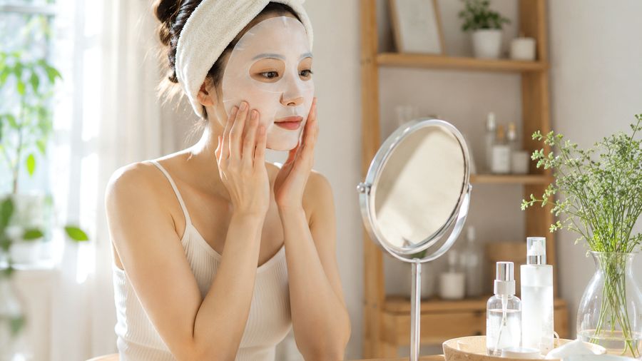 小田切ヒロの「捨てる美容」に学ぶ、夏の終わりの肌ゆらぎと引き算ケア